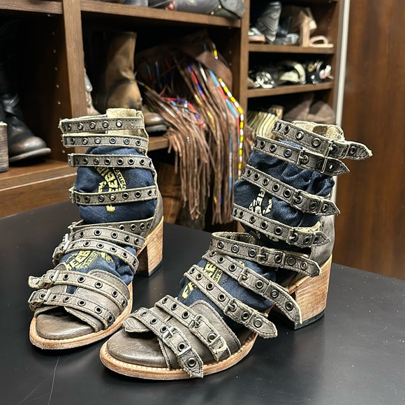 Cassandra by Freebird - Picture 1 of 5